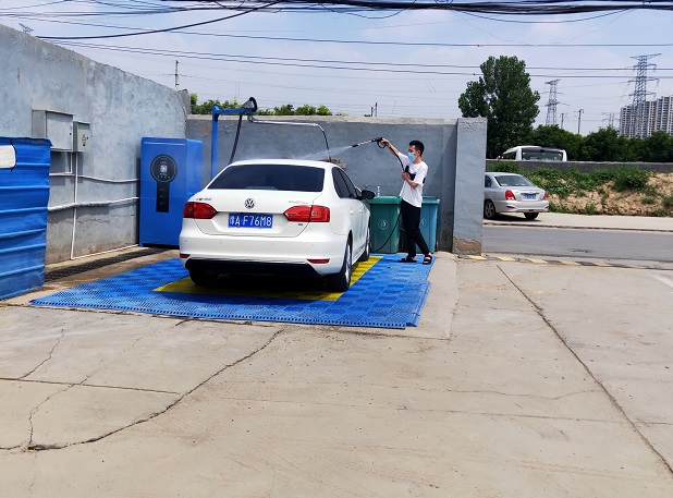 孫總喜提自助洗車(chē)機(jī)一臺(tái)